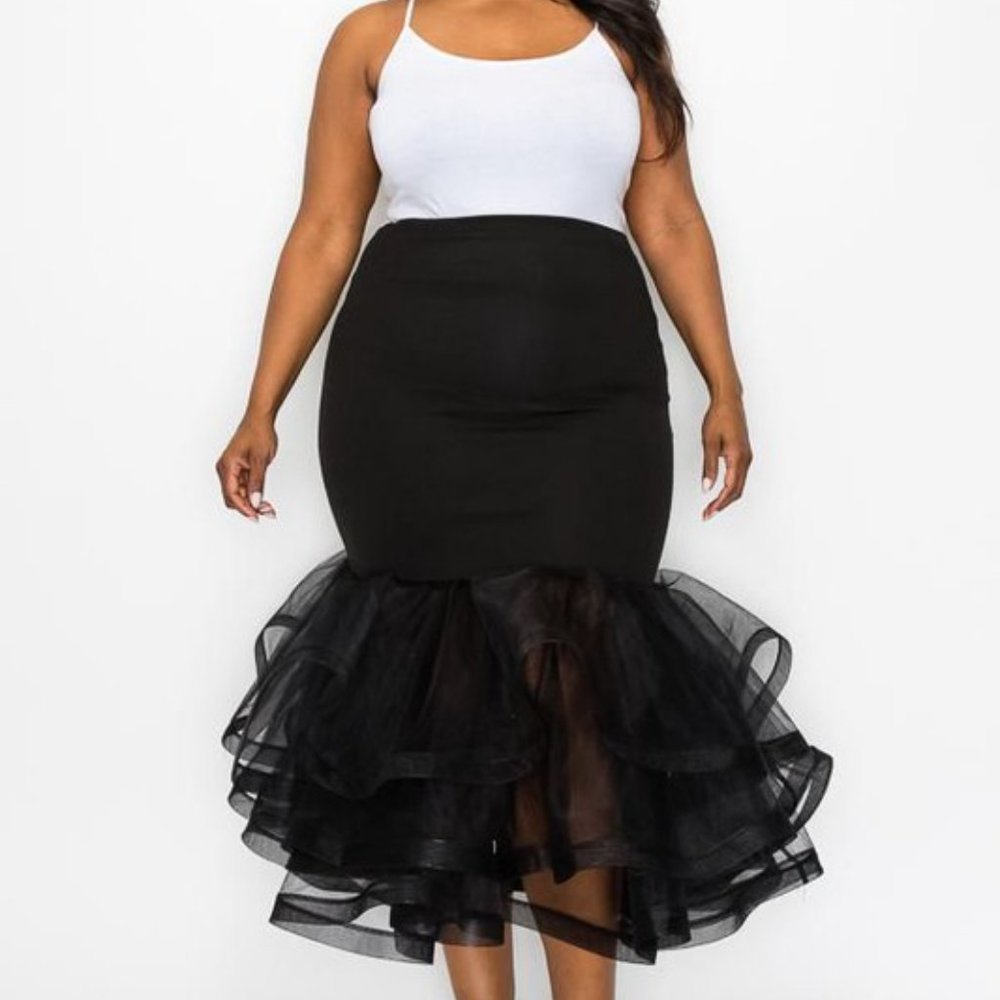 Women's Black Solid Tiered Layers Midi Mermaid Skirt